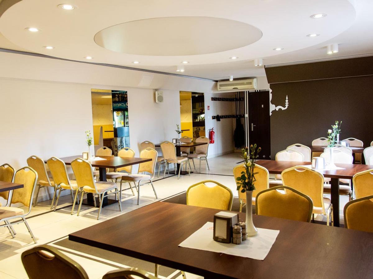 Zamkowa Noclegi Restauracja 드로히친 외부 사진